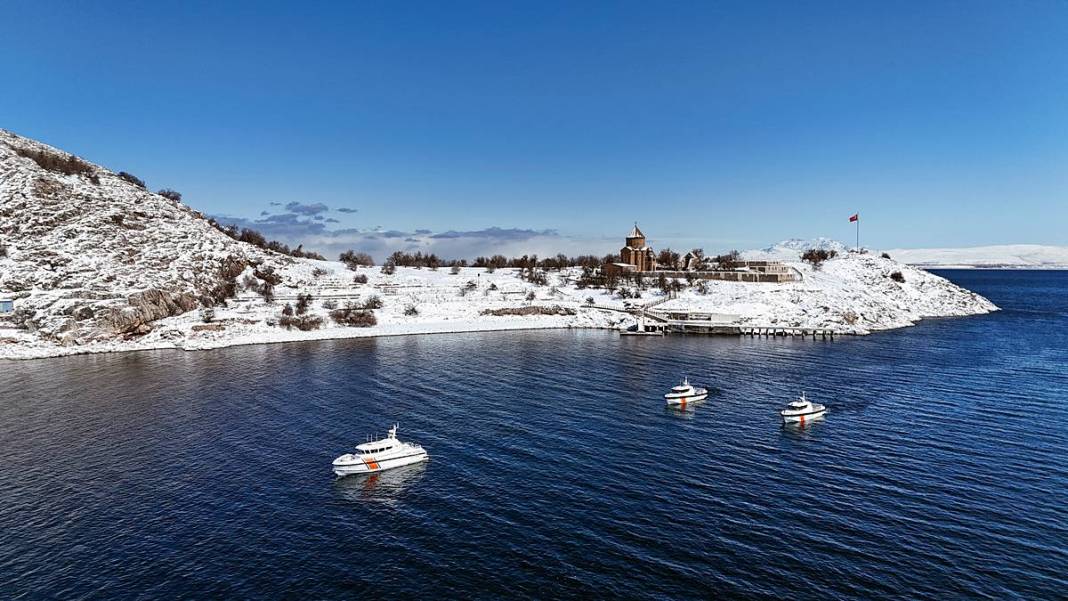 Gölde kale burcu ve duvar kalıntıları bulundu! Su altı turizmine katkı sağlayacak 9